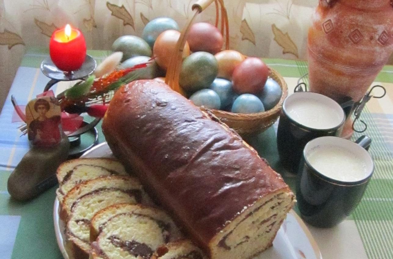 Cozonac cu nuca stafide si rahat