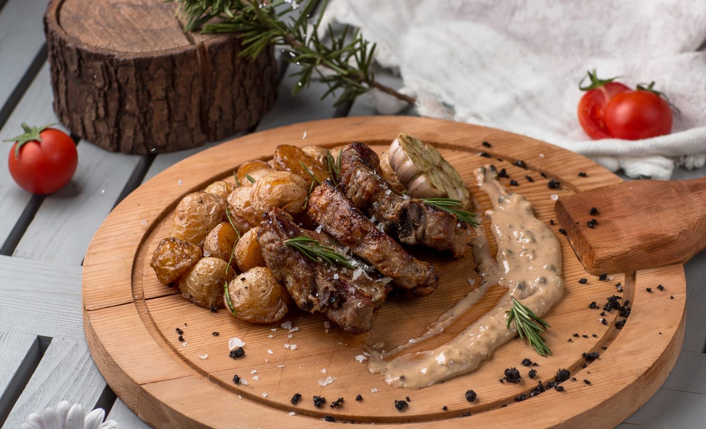 Friptura de porc cu paste si ciuperci