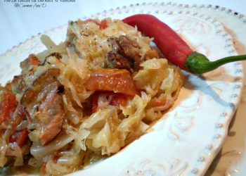 Varza calita cu carnati si slanina