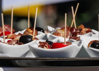 Ficatei in bacon - sfatulparintilor.ro - pixabay_com - catering-2778755