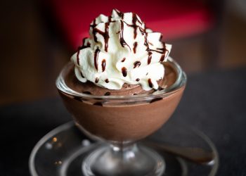 Mousse de ciocolata cu migdale