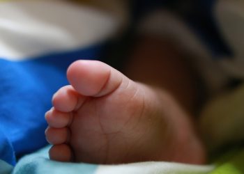 parinte de bebelsus greseli - sfatulaprintilor.ro - pixabay_com - baby-3970115_1920