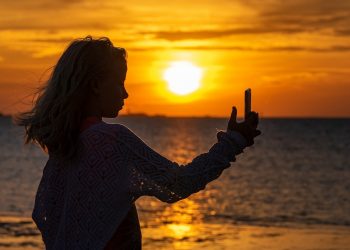 dependenta de selfie - sfatulparinitlor.ro - pixabay-com - selfie-3611467_1920