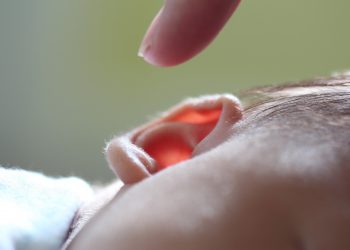 infectiile urechii la bebelus - sfatulparintilor.ro - pixabay_com - ears-2545756_1920
