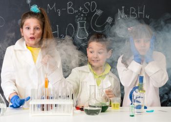 experimente copii - sfatulparintilor.ro - dreamstime_71170670